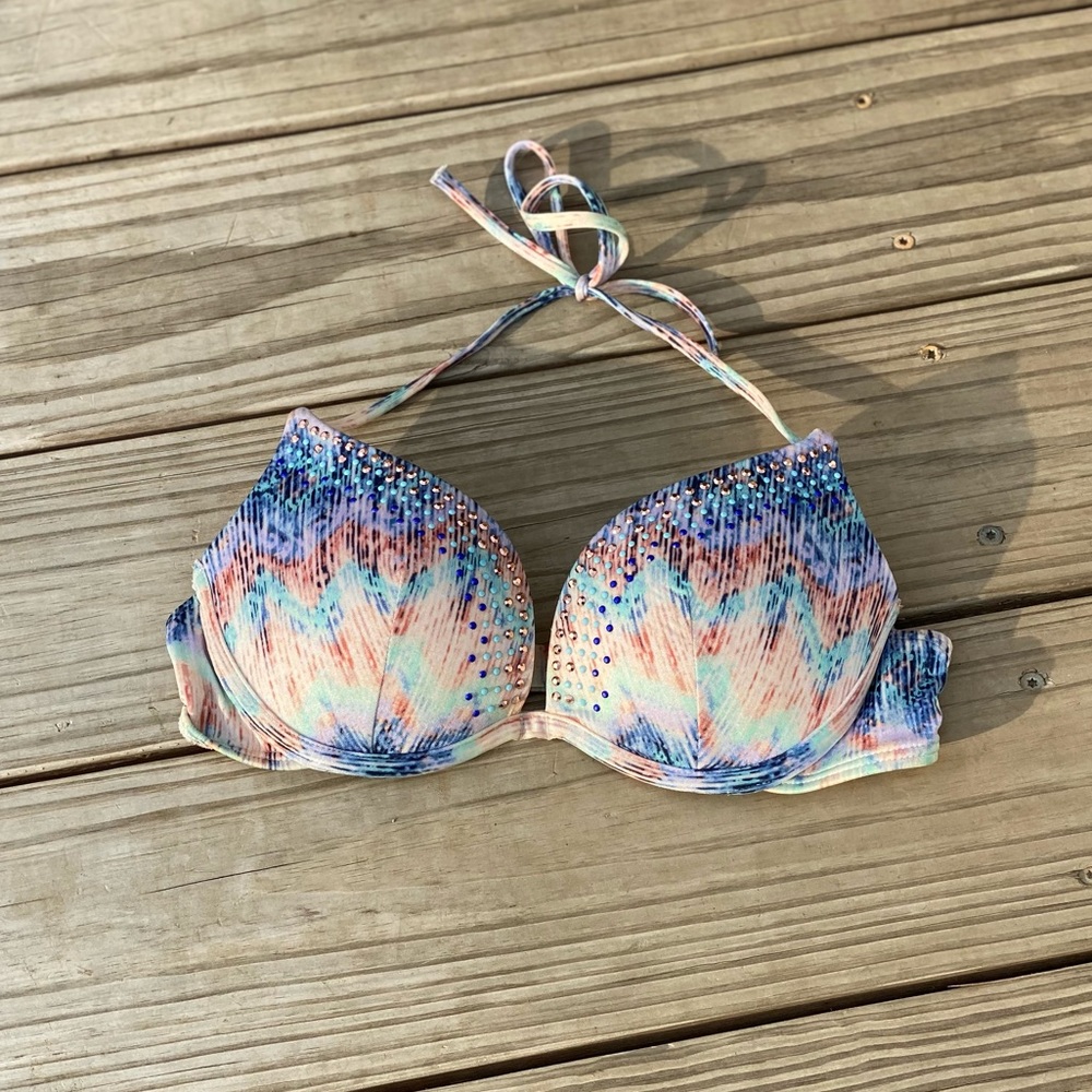 Victoria’s Secret The Hottie Halter swim sz 32B